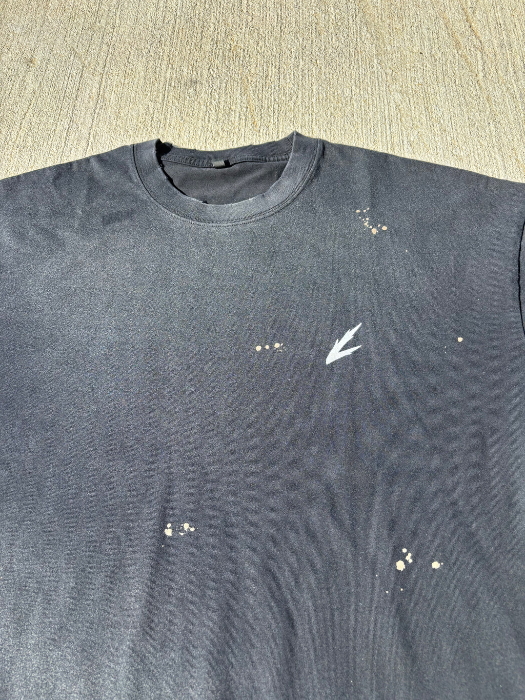 Hand-Frayed Sunfade Paint Splatter silver print T-Shirt